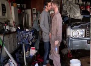 Секс геев после ремонта машины